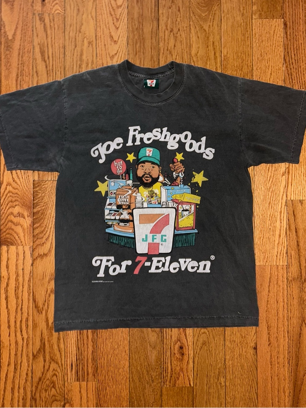 Joe Fresh goods x 7-Eleven T-Shirt Size Medium